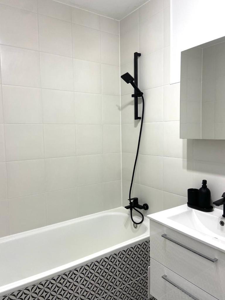 Oomph Warsaw Center Well Designed Apartment With Balcony Bagian luar foto